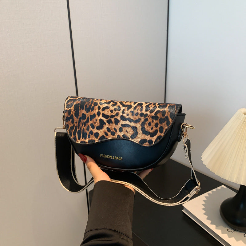 Single-shoulder underarm saddle bag