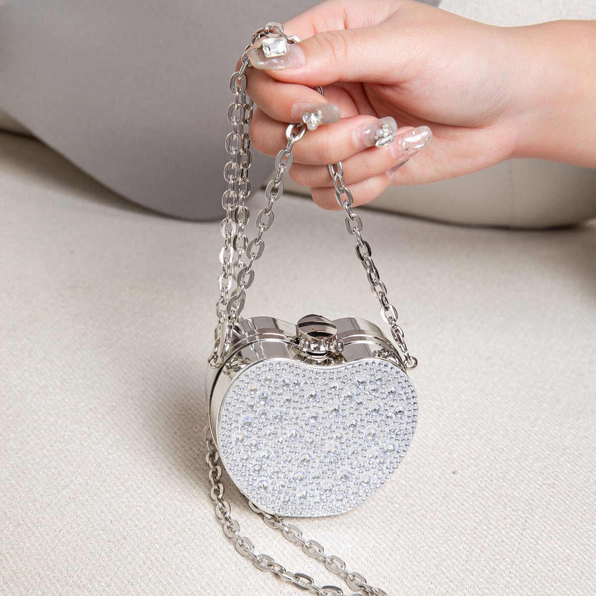 Elegant Mini Double Sided Rhinestone Purse – Heart Shaped Acrylic Mirror Bag, Trendy Mini Lipstick Purse for Prom, Party, and Wedding Events – Stylish evening Prom Bags Clutch