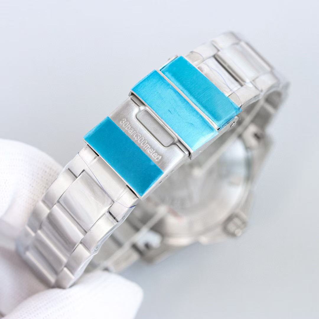 Fully automatic mechanical watch with water resistance