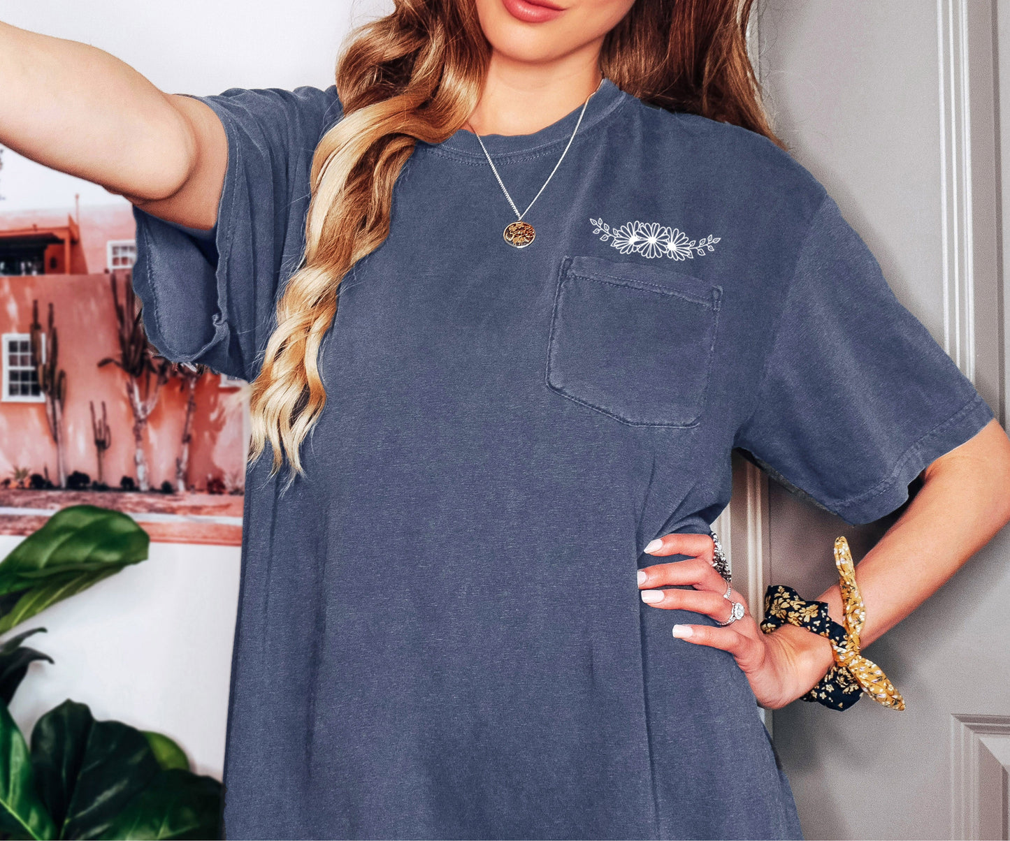 Daisy Bouquet Flowers Botanical Comfort Colors Pocket T Shirt | Camping, Hiking, Plant