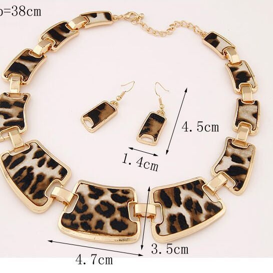 Retro leopard print necklace