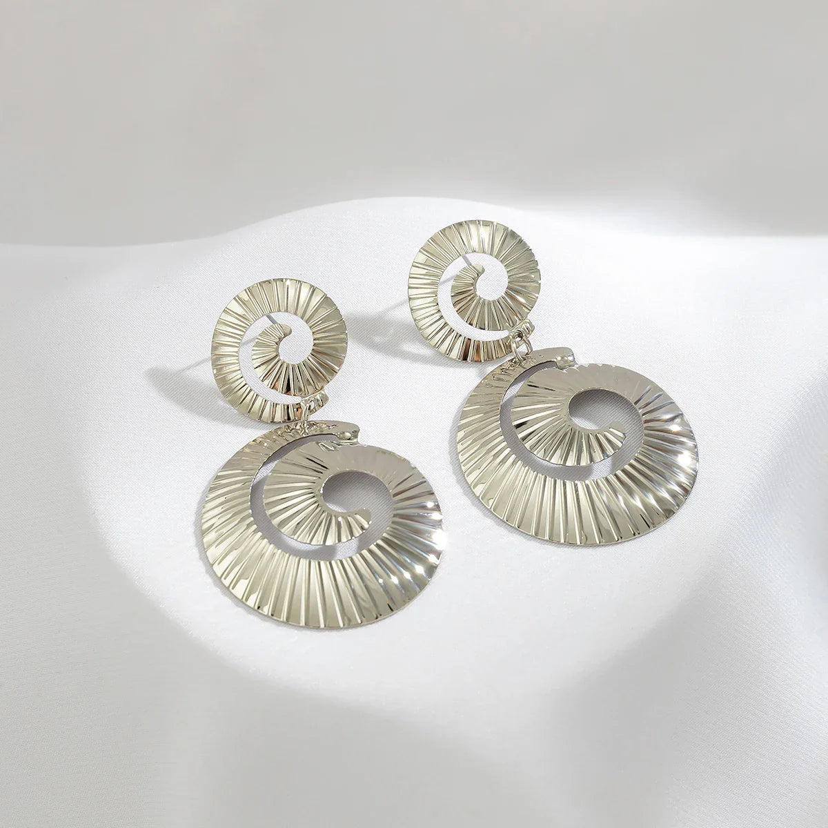 Exaggerated Big Hollowed Out Round Pendant Earrings for Women Trendy Large Drop Earrings 2025 Fashion Jewelry Accessories Female