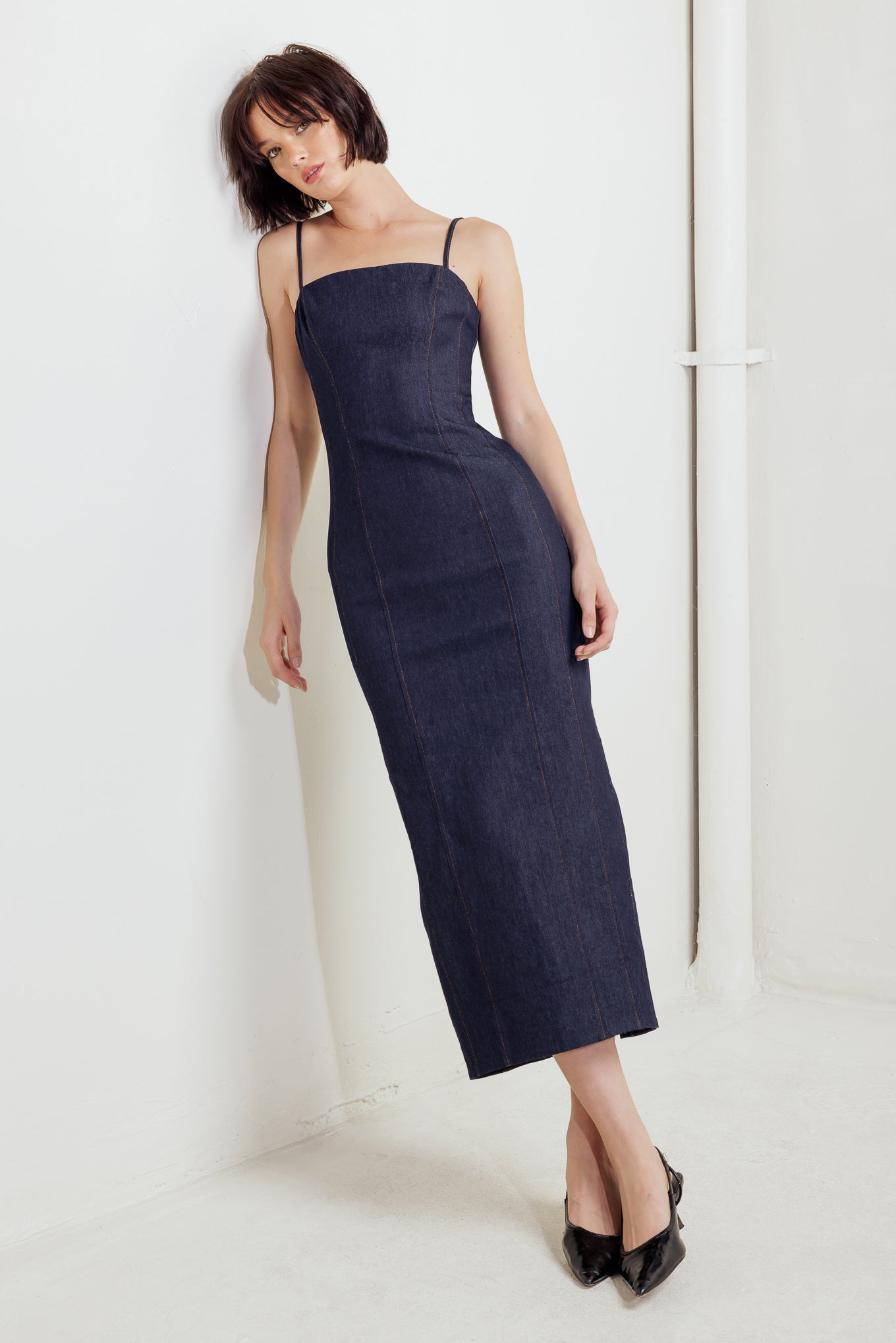 QUIET CURVE DARK DENIM MIDI DRESS