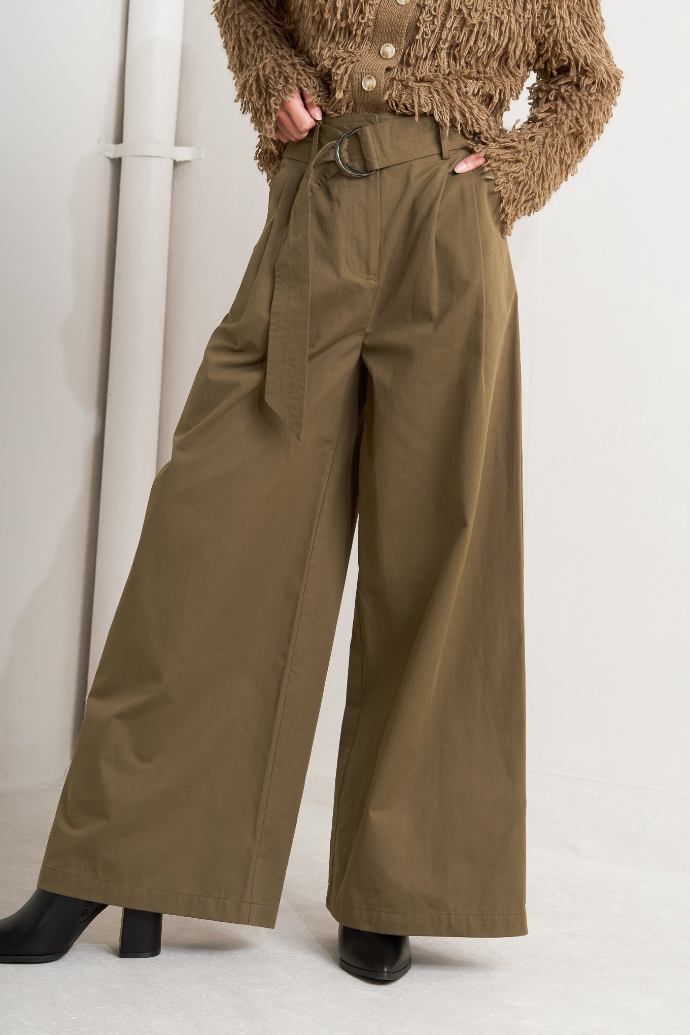 ELEGANCE UNVEILED WOVEN PANTS