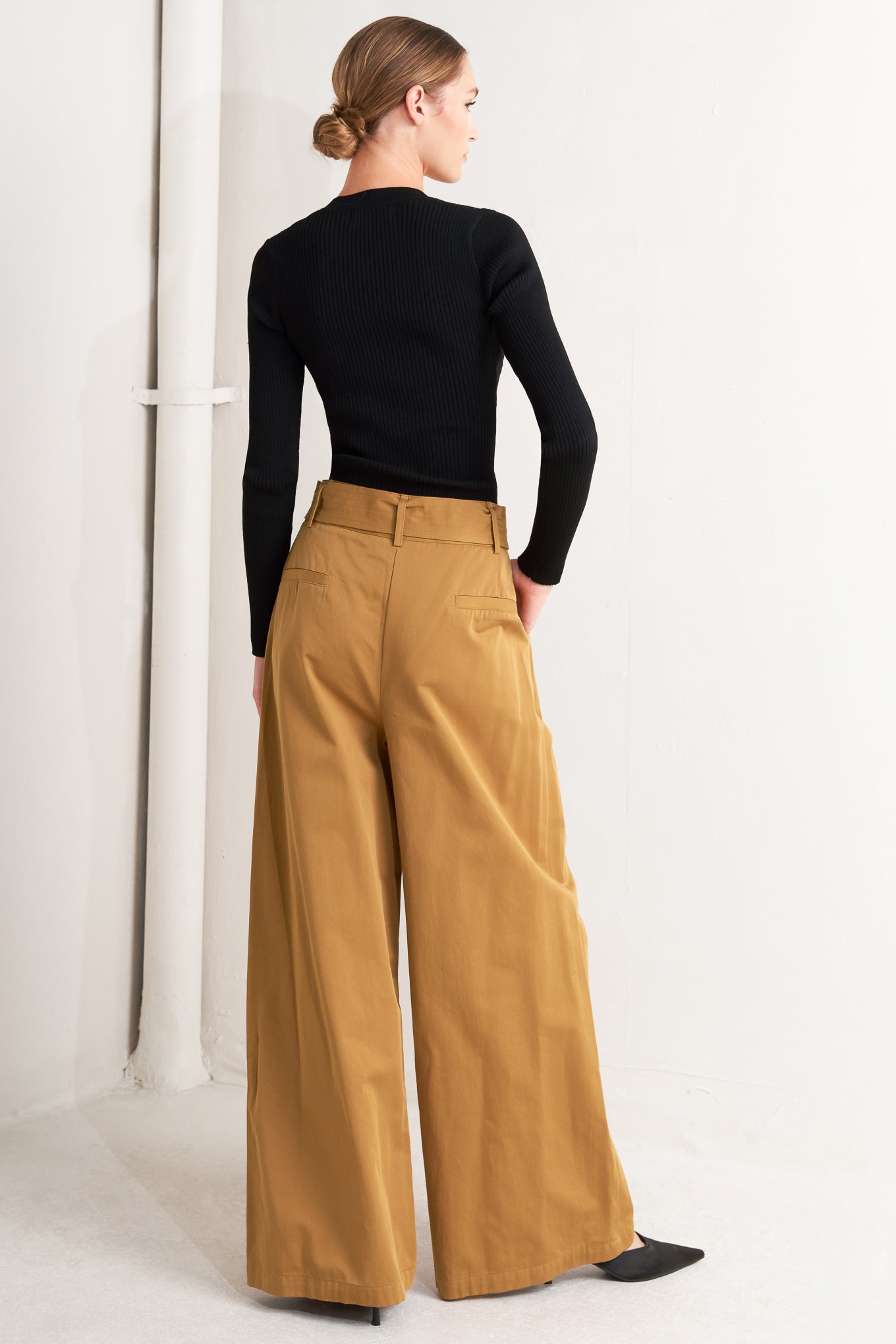 ELEGANCE UNVEILED WOVEN PANTS