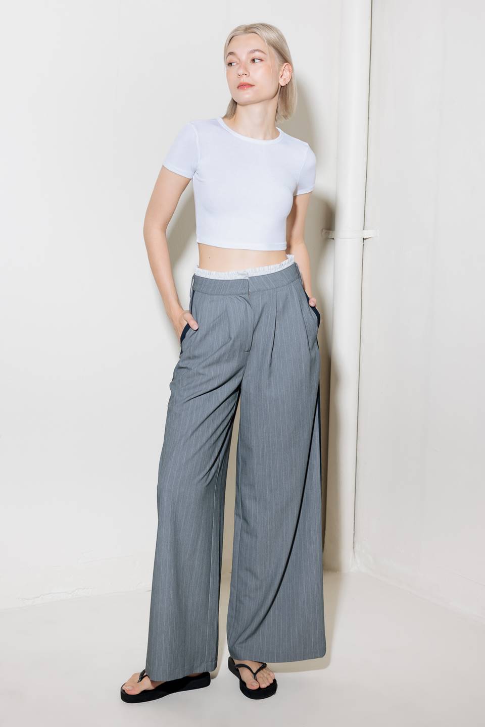 SMILE BRIGHT IN GREY WOVEN PANTS