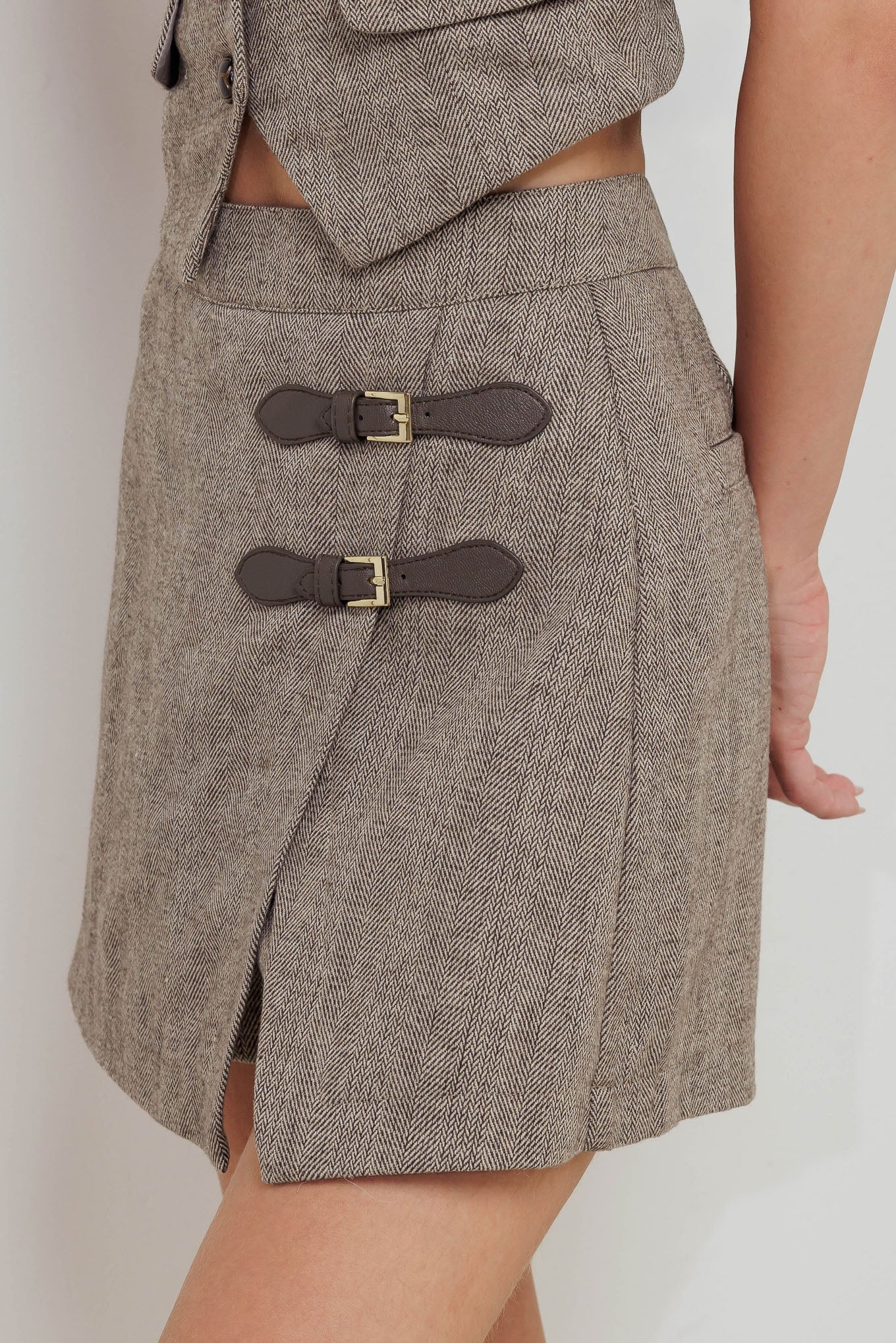 TAILORED COOL WOVEN SKORT