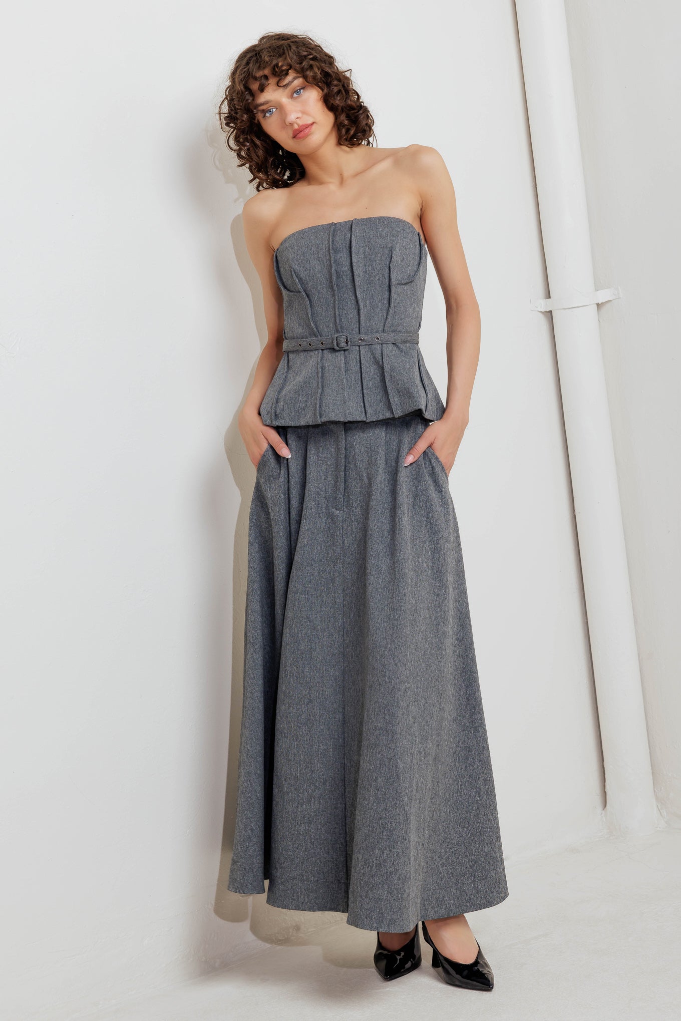 TIMELESS LOOK WOVEN TUBE TOP