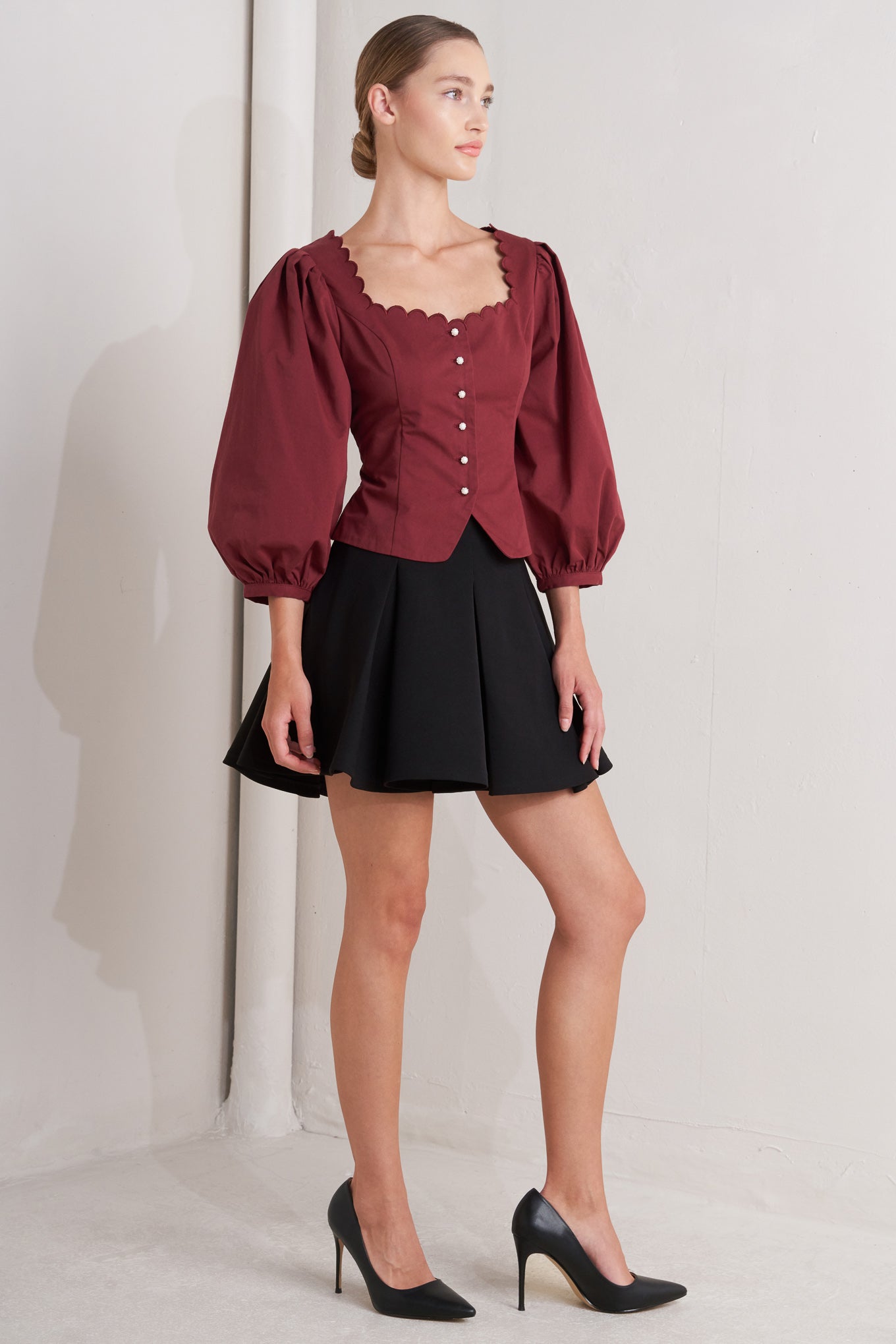 AMOUR SCALLOP WOVEN TOP