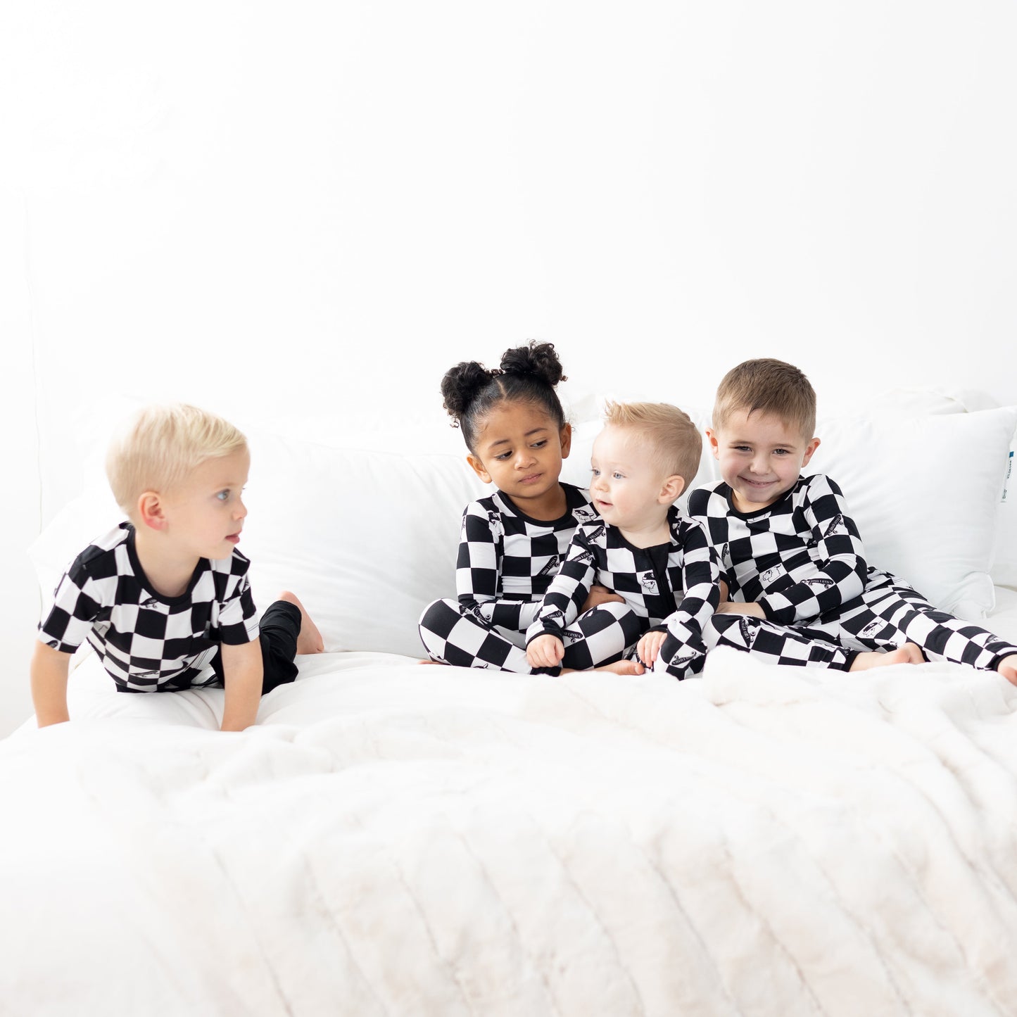 Checkered Llamas 2pc Long Sleeve Pajamas