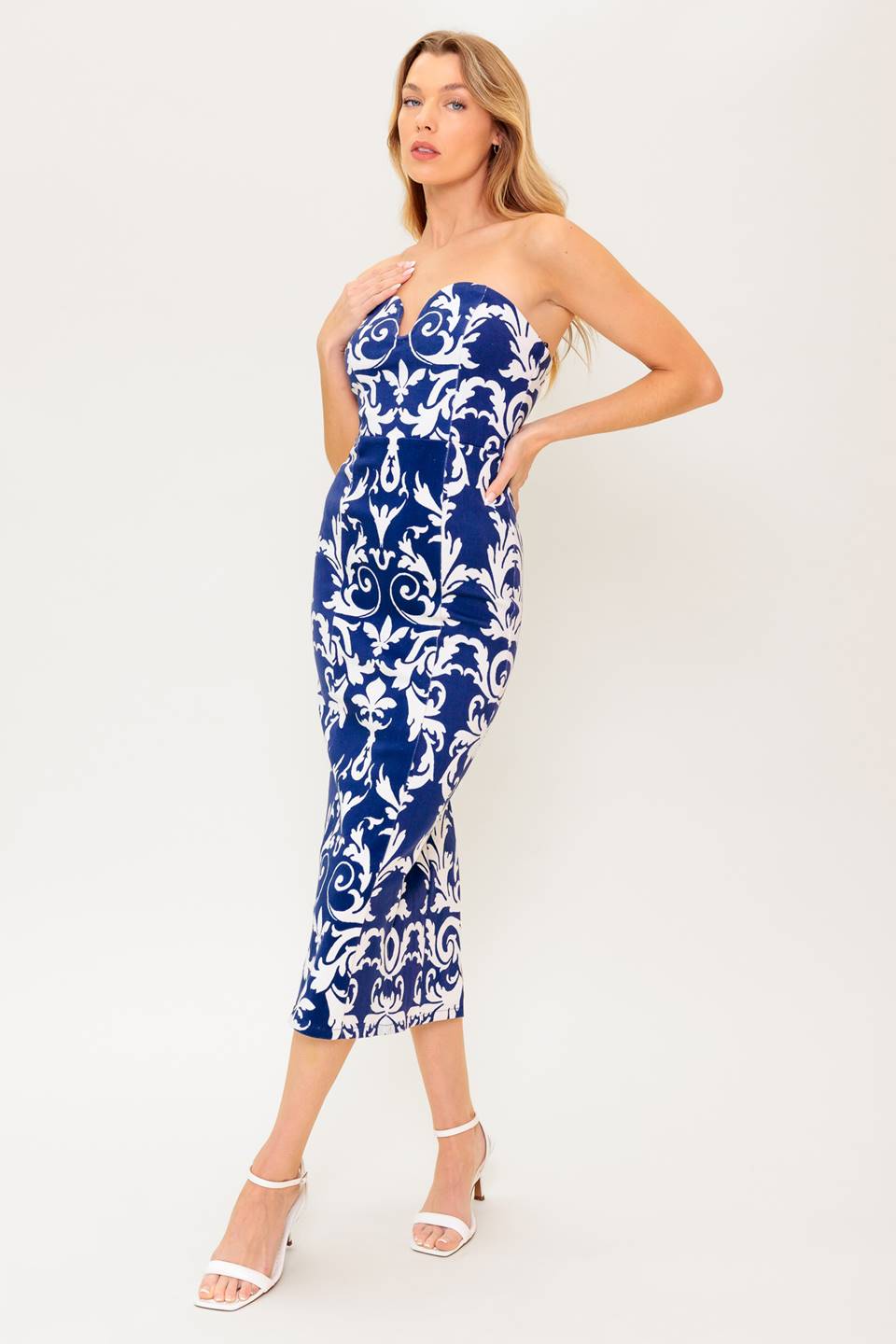 WHERE MY HEART IS CONTOURING MIDI DRESS