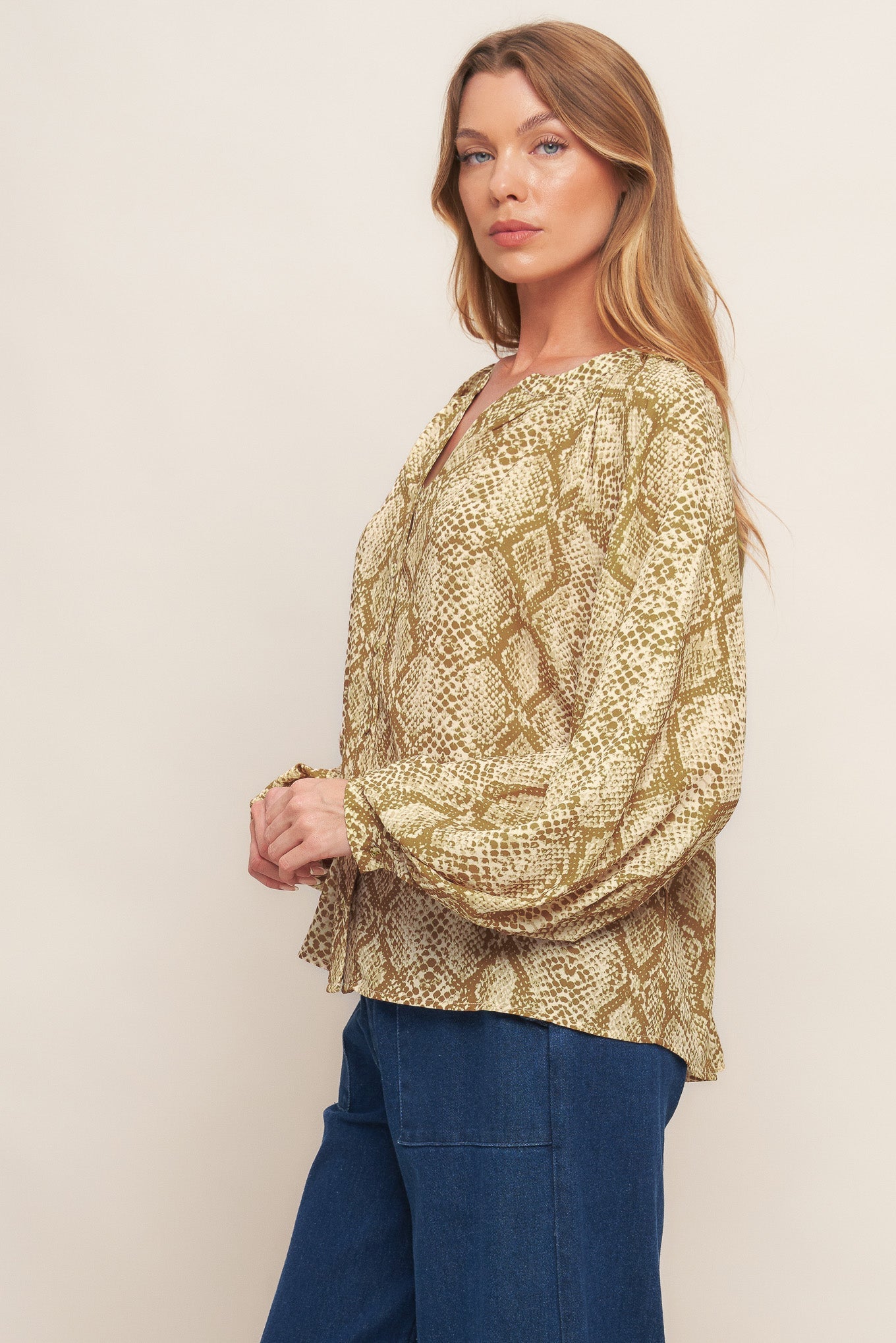 RETRO CHIC TAUPE WOVEN TOP