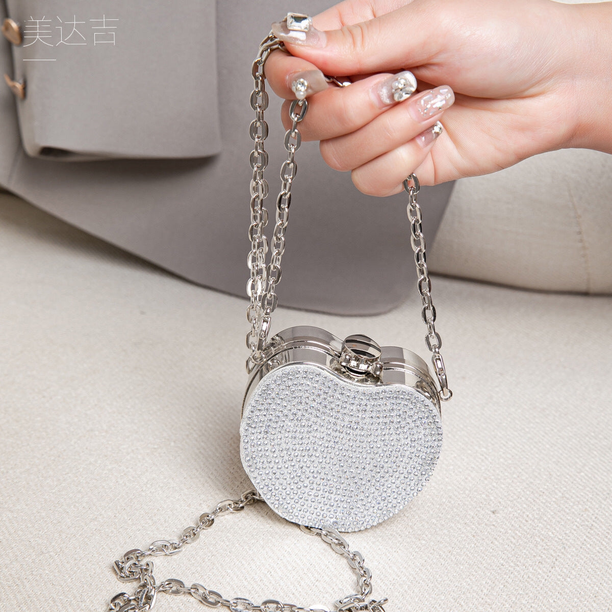 Elegant Mini Double Sided Rhinestone Purse – Heart Shaped Acrylic Mirror Bag, Trendy Mini Lipstick Purse for Prom, Party, and Wedding Events – Stylish evening Prom Bags Clutch