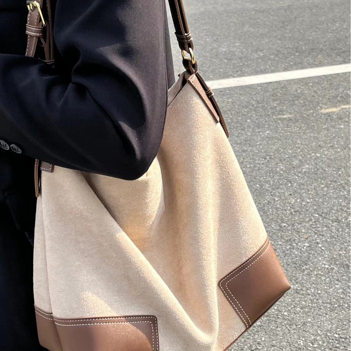 Large capacity suede hobo bag, female contrasting shoulder bag, underarm bag, slouchy bag