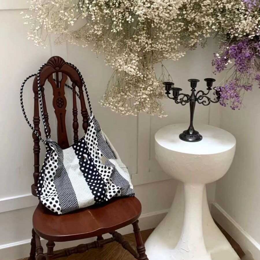 Polka dot tote bag, versatile portable shoulder bag, large-capacity environmentally friendly hobo bag for women