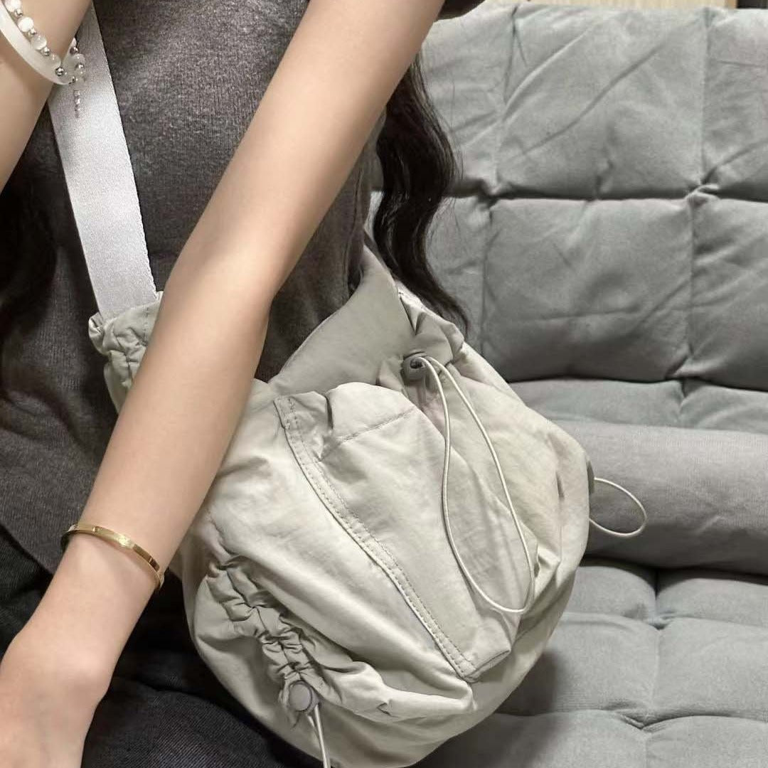 Design nylon lightweight tote bag, women's large capacity drawstring casual crossbody bag, versatile shoulder crossbody bag