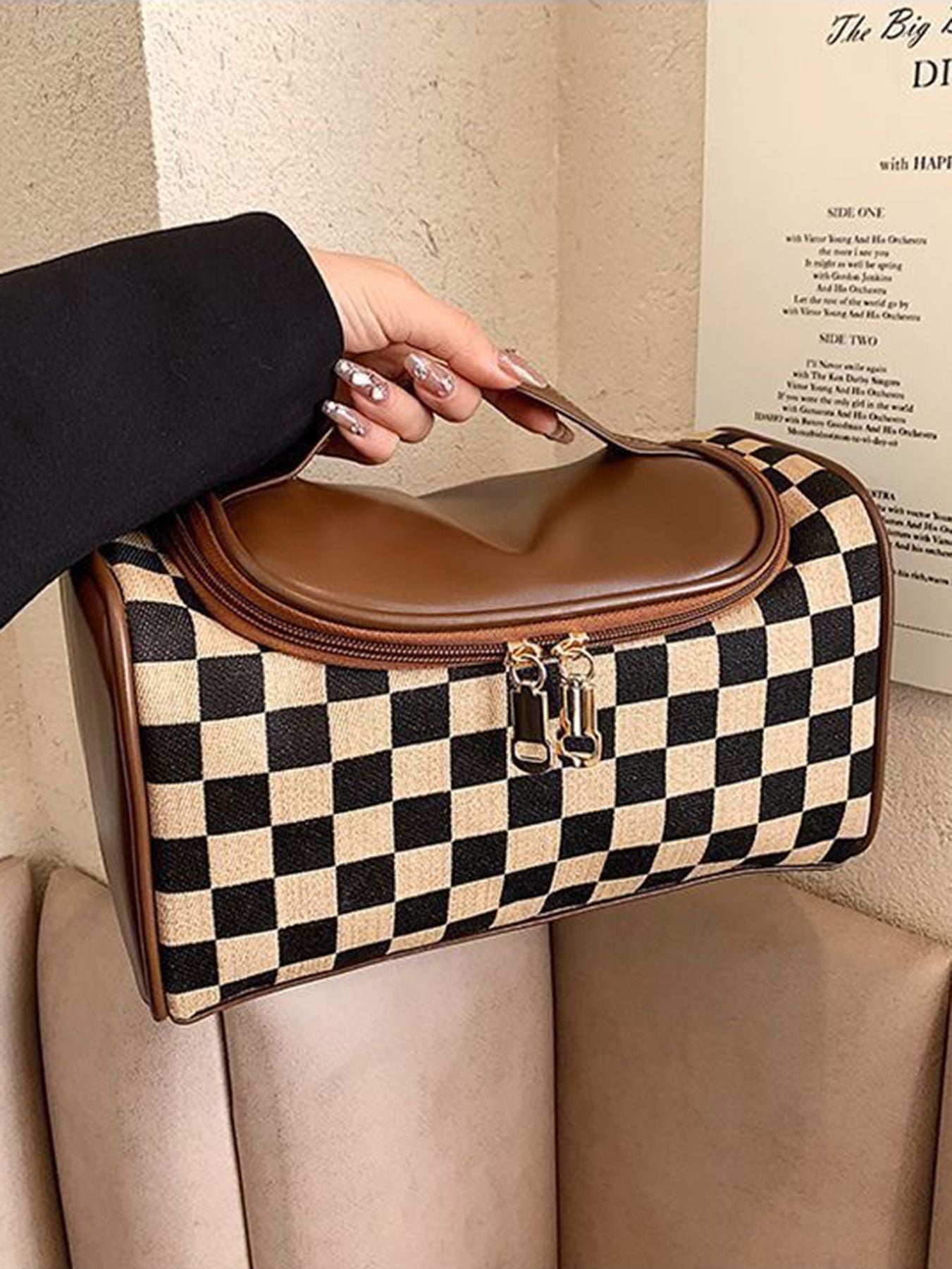 Large portable plaid cosmetic bag, large capacity toilet bag, tote zipper cosmetic storage bag, makeup bag with compartments,