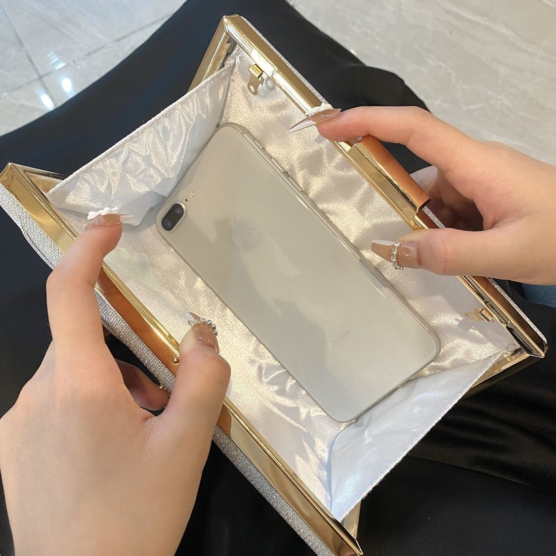 Diamond button-filled square evening clutch bag Diagonal wedding birthday dinner clutch bag