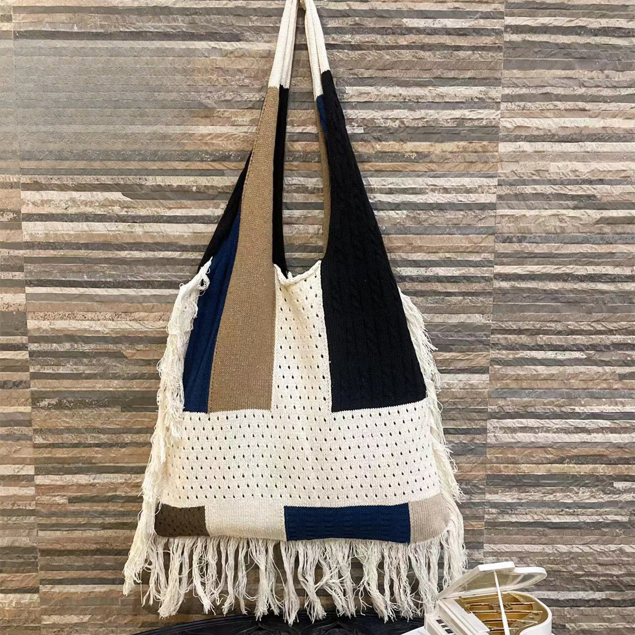 Tassel bag women, splicing knitted shoulder bag, simple and versatile retro knitted bag hobo